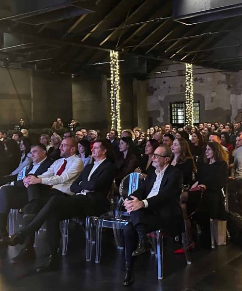 Foto dell'audience alla festa di Natale 2024 Aeonvis